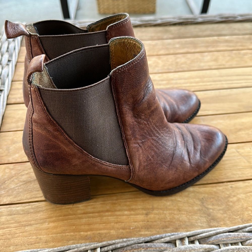 Sofft Leather Brown Heeled Chelsea Boots 8